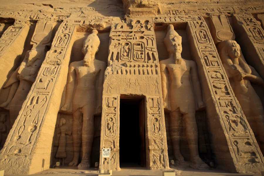 GROUP DAY TRIP TO ABU SIMBEL FROM ASWAN BY MINI BUS