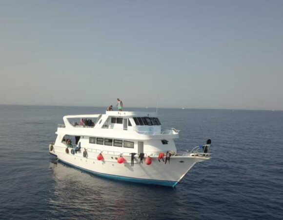 DAY TOUR ON YACHT INCLUDED 2 DIVE WITH LUNCH AT HURGHADA