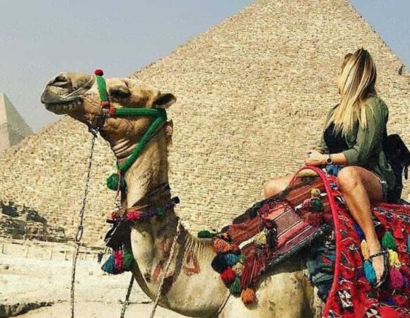 DAY TOUR TO GIZA PYRAMIDS BY CAMEL