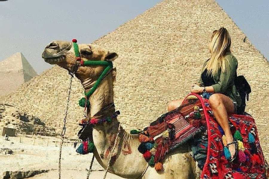 DAY TOUR TO GIZA PYRAMIDS BY CAMEL