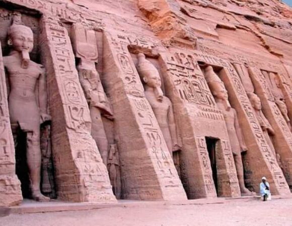 PRIVATE CAR AND TOUR GUIDE TO ABU SIMBEL TEMPLE FROM ASWAN