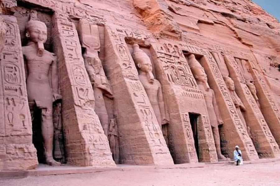 PRIVATE CAR AND TOUR GUIDE TO ABU SIMBEL TEMPLE FROM ASWAN